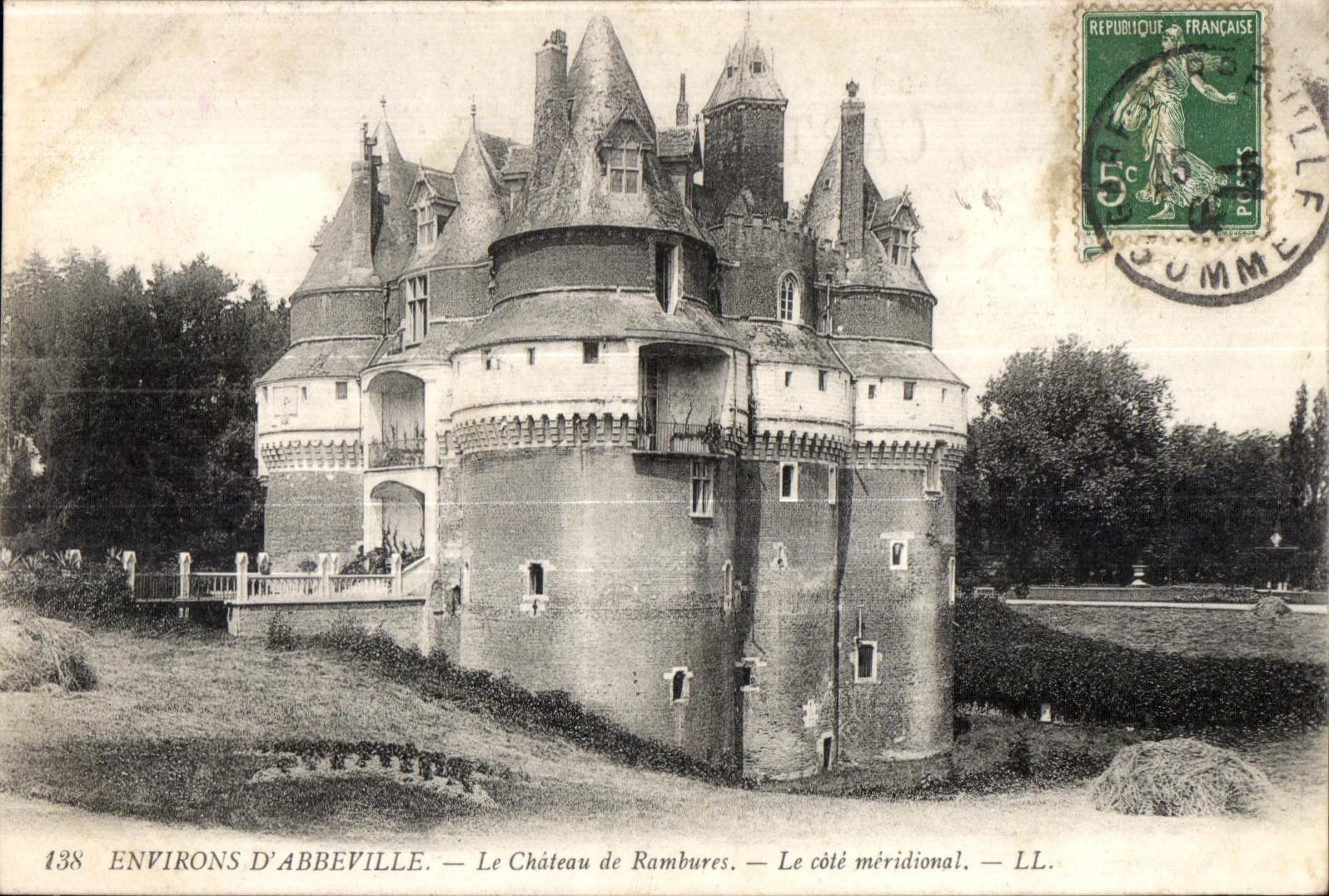 CPA Environs D Abbeville Le Chateau de Rambures Le cote meridional