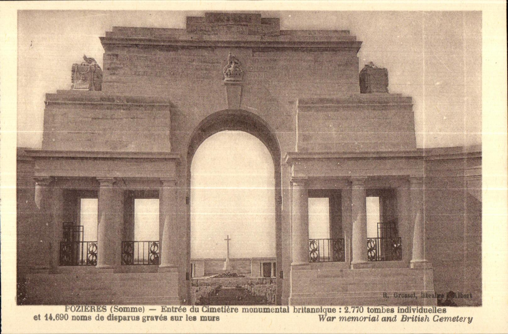Pozieres (Somme) — Entrée du Cimetière monumental britannique : 2.770 tombes individuelles