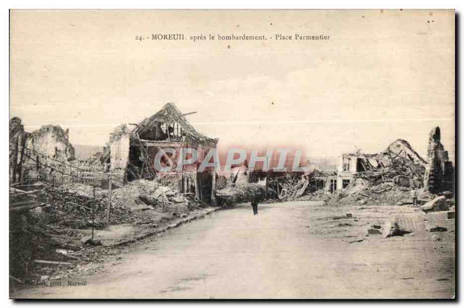 CPA Moreuil apres le bombardement Place Parmentier