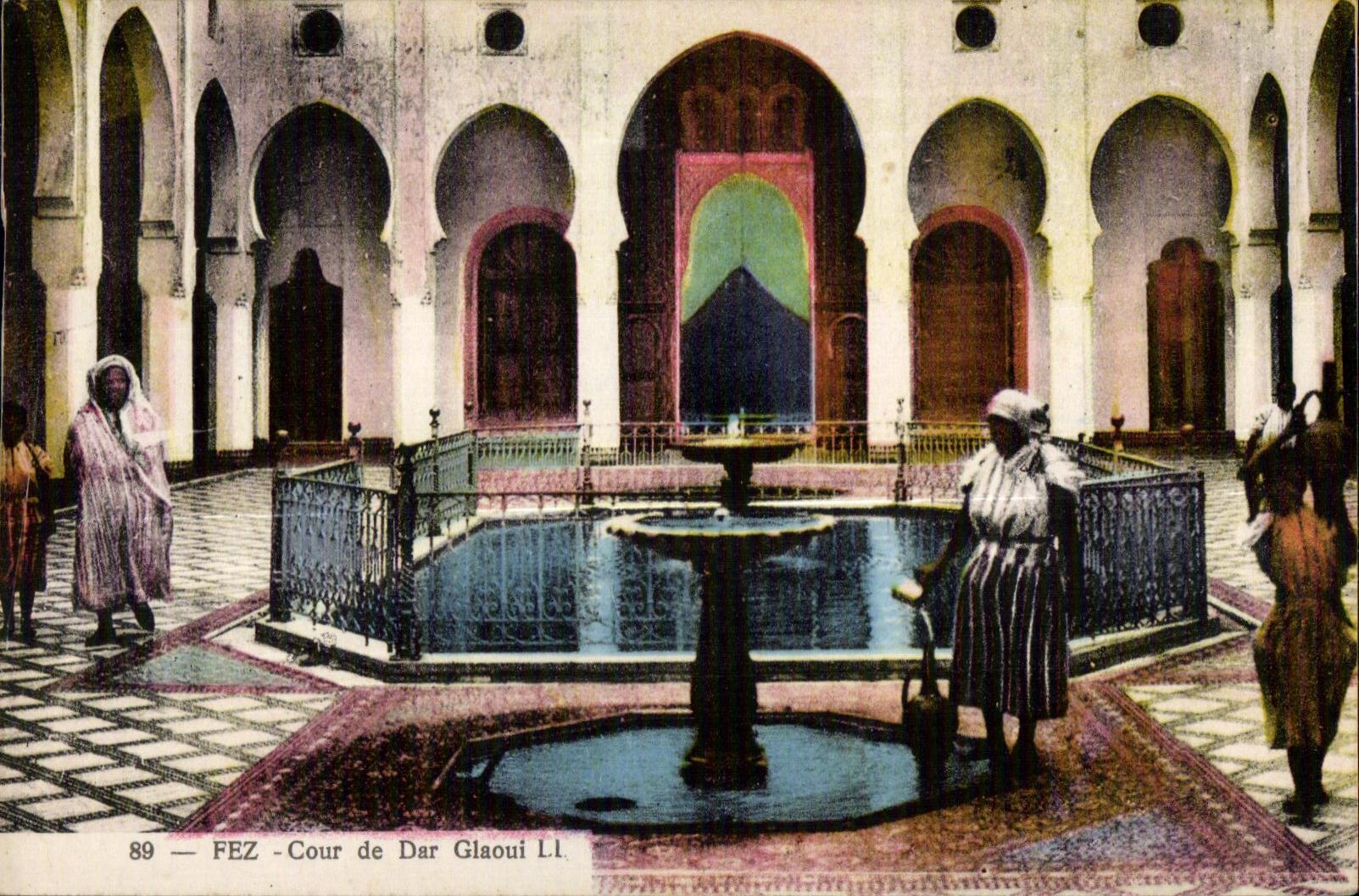 CPA Maroc Fez Cour de Dar Glaoui 