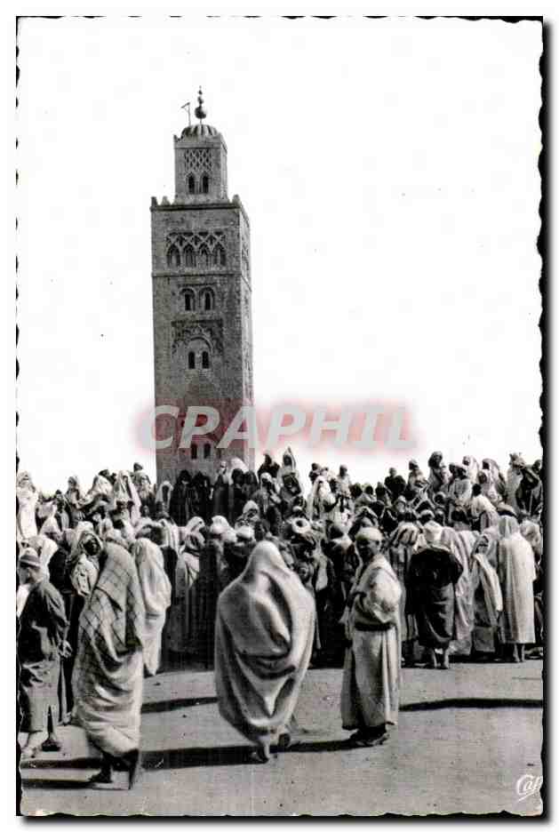CPA Maroc Marrakech Cap 293 La Koutoubia et groupe d Arabes