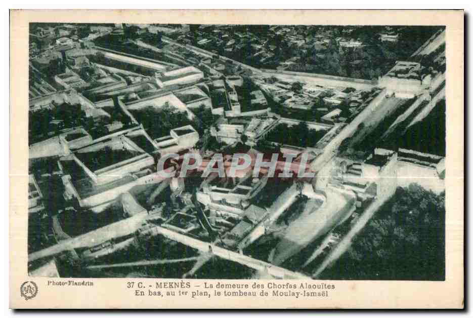 CPA Maroc Meknes La demeure des Chorfas Alaouites En bas au ler plan le tombeau de Moulay Ismael