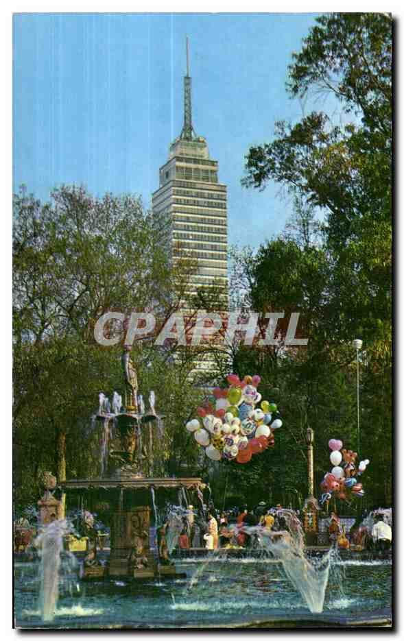 Parc avec fontaine et tour Torre Latinoamericana — Éditeur Editorial Cards S.A. — N° de série non visible