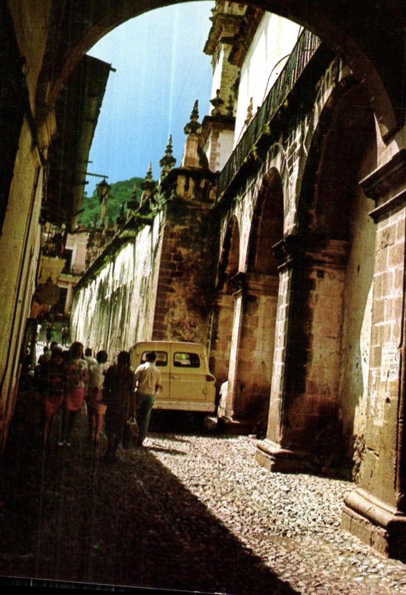 La Calle del Arco en Taxco, Guerrero — Mexico — VISTACOLOR