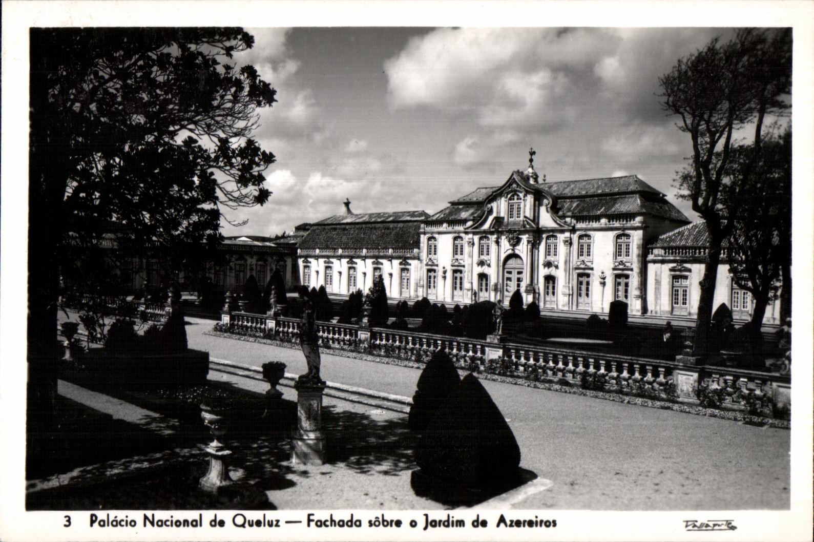 CPA Palacio Nacional de Queluz Fachada sobre o Jerdim de Azereires