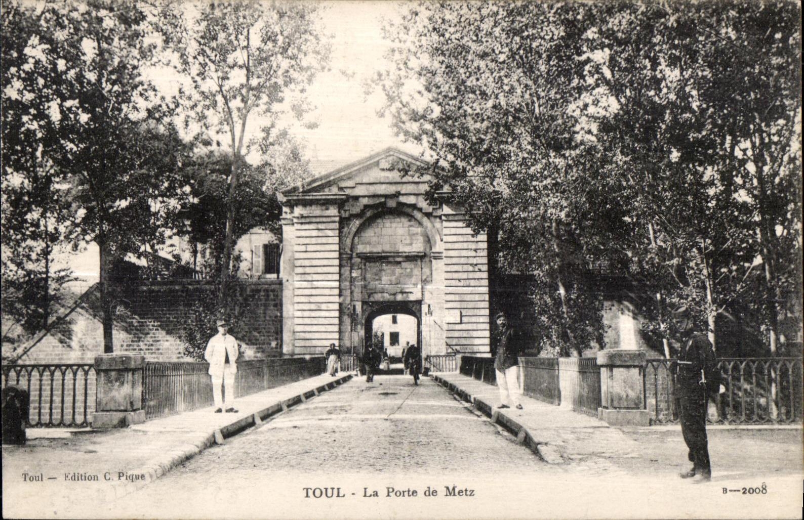 Toul - La Porte de Metz - CPA Militaria 