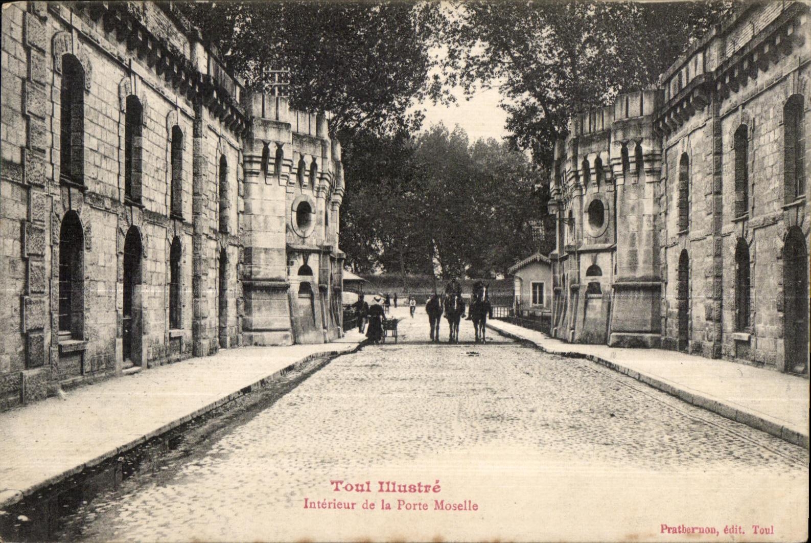 Toul - La Porte Moselle Militaria - CPA