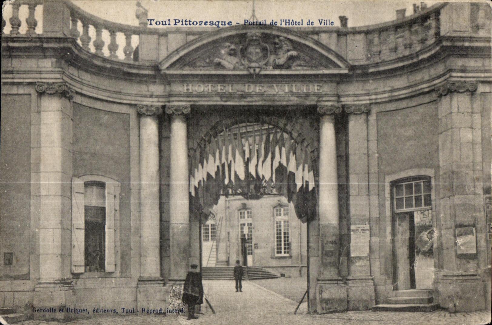 Toul - Hotel de Ville - CPA
