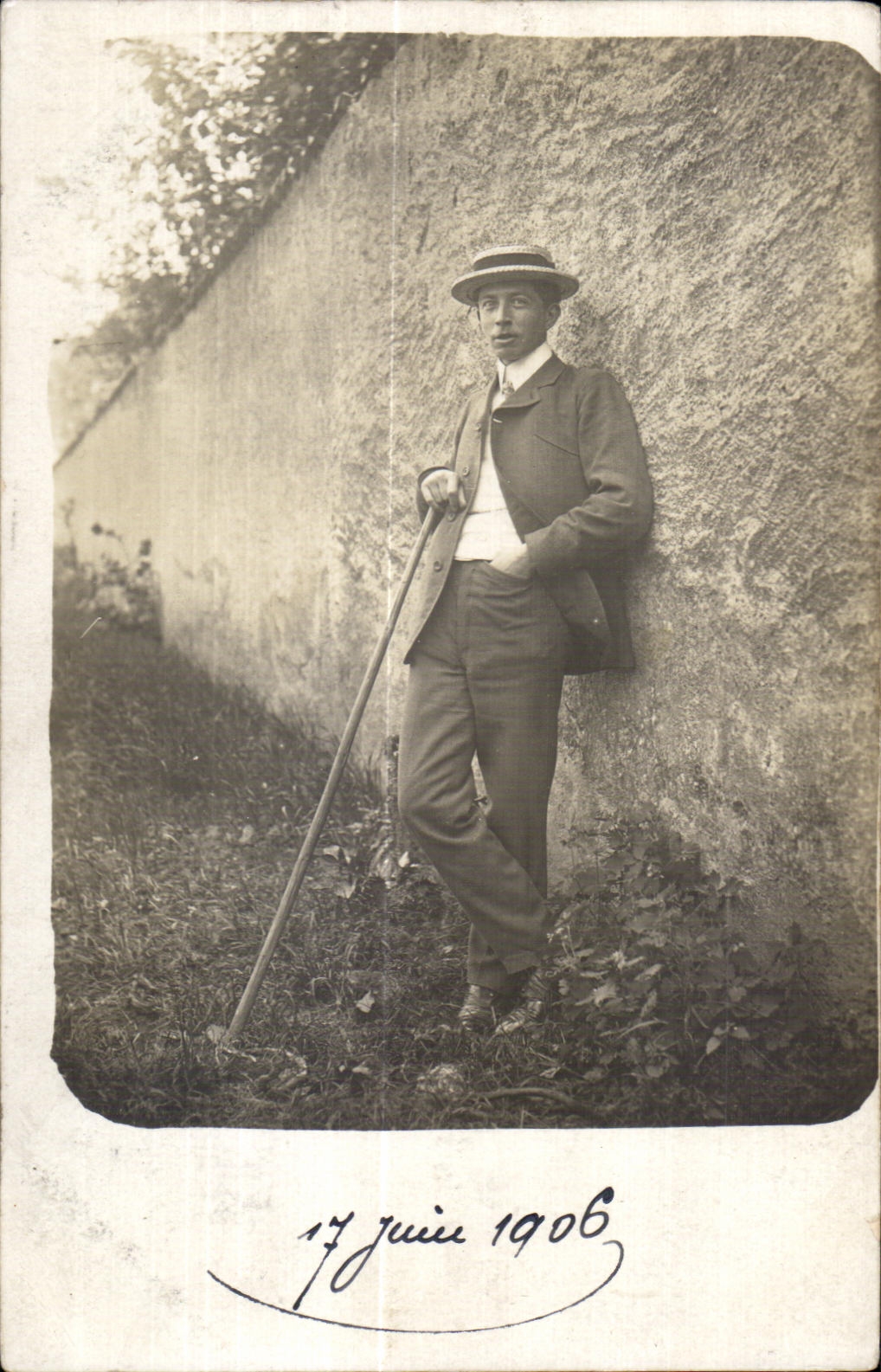 Fantaisie - Homme - Young Man relaxing against wall - CPA