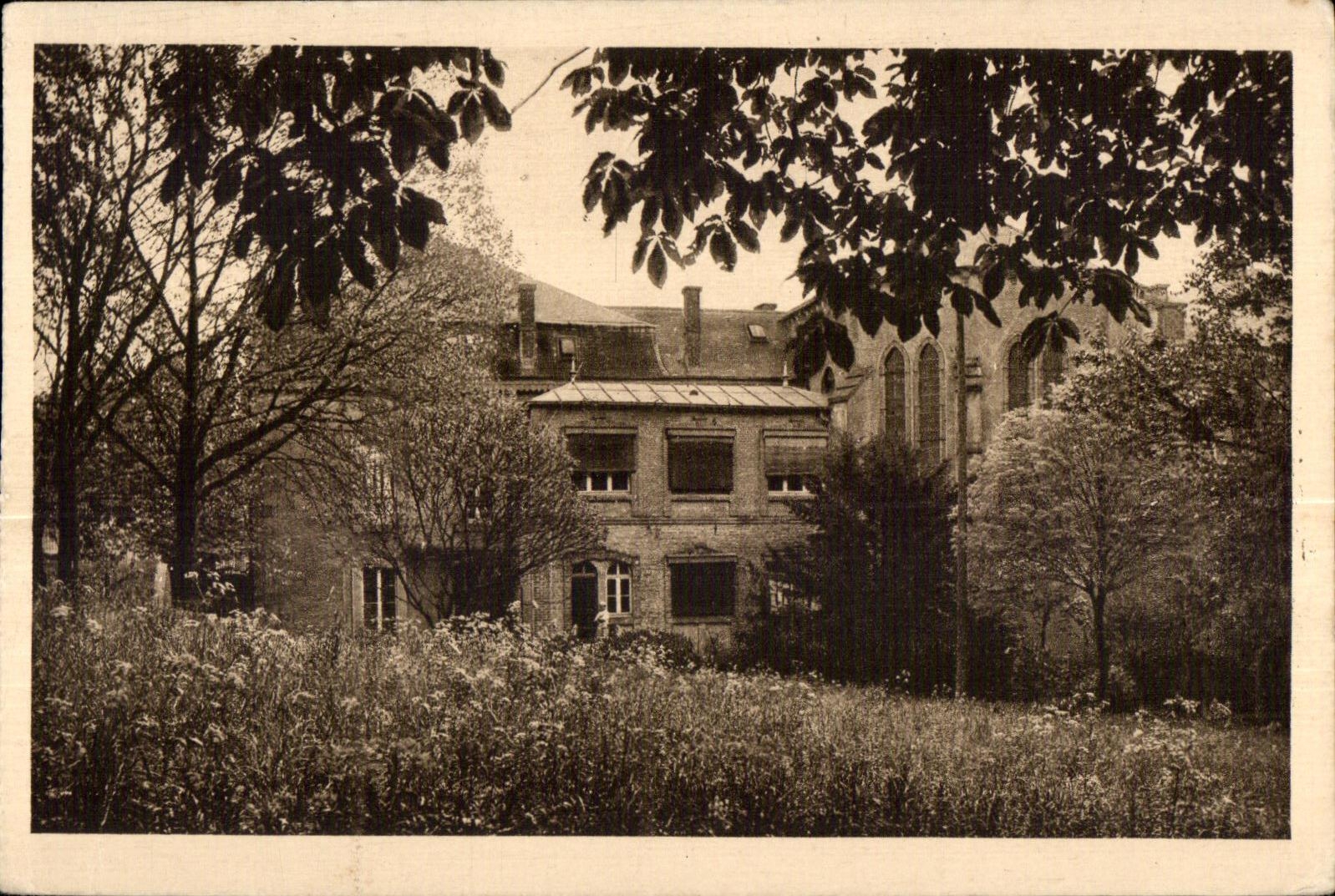 L'Hôtel-Dieu, le Parc — Mont-Saint-Martin — Héliogravure des Imprimeries Pétaries de Nancy
