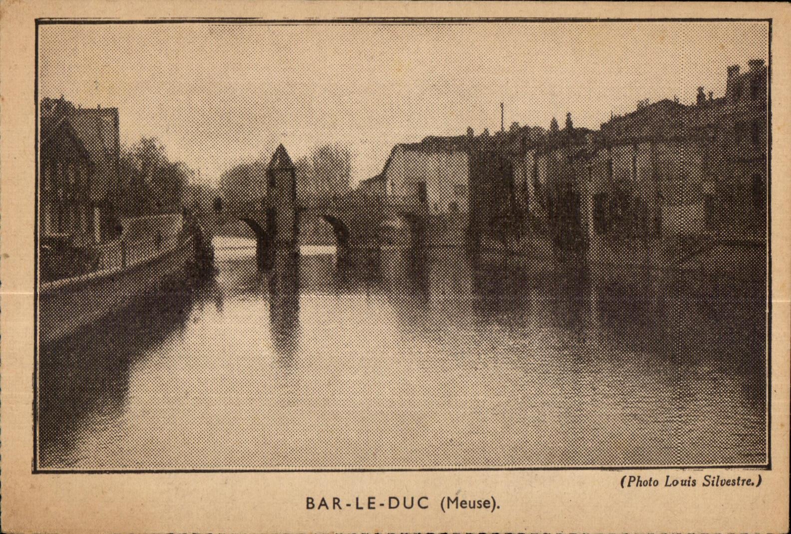Bar-le-Duc (Meuse) — vue du canal et du pont — Photo Louis Silvestre