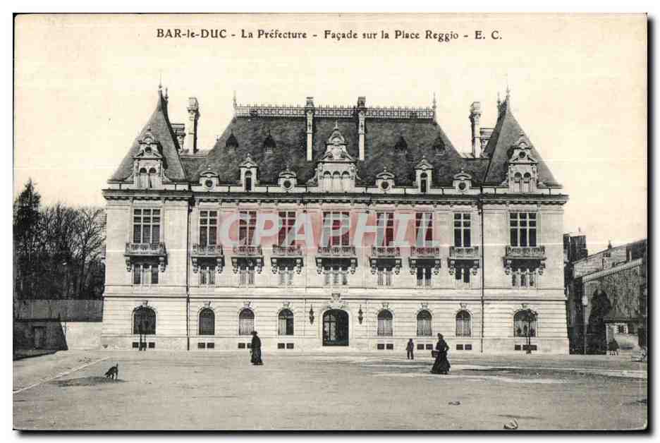 CPA Bar le Duc La Prefecture Facade sur la Place Reggio