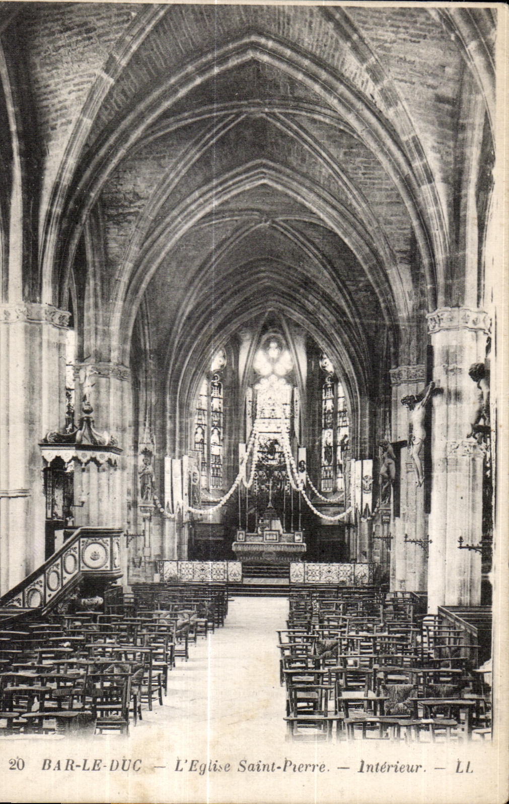 CPA Bar Le Duc L Eglise Saint Pierre Interieur