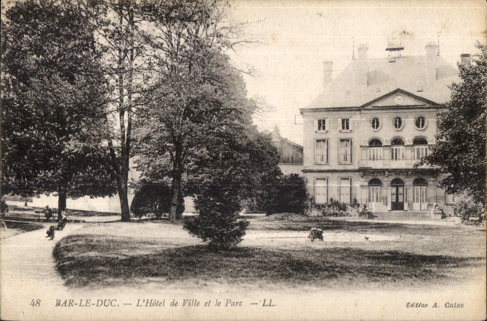 CPA Bar Le Duc L Hotel de Ville et le Parc