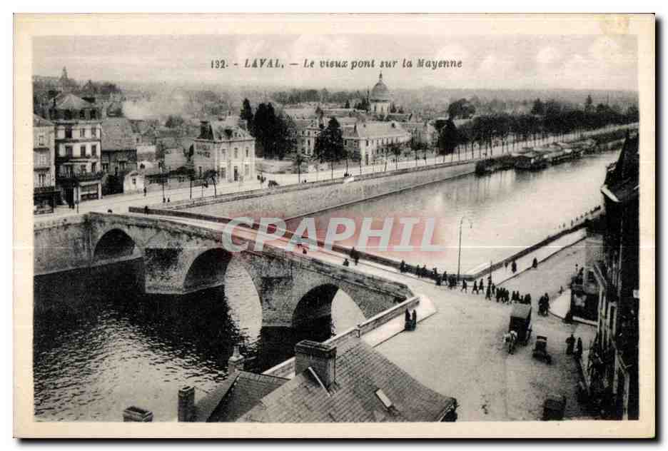 CPA Laval Le vieux pont sur la Mayenne