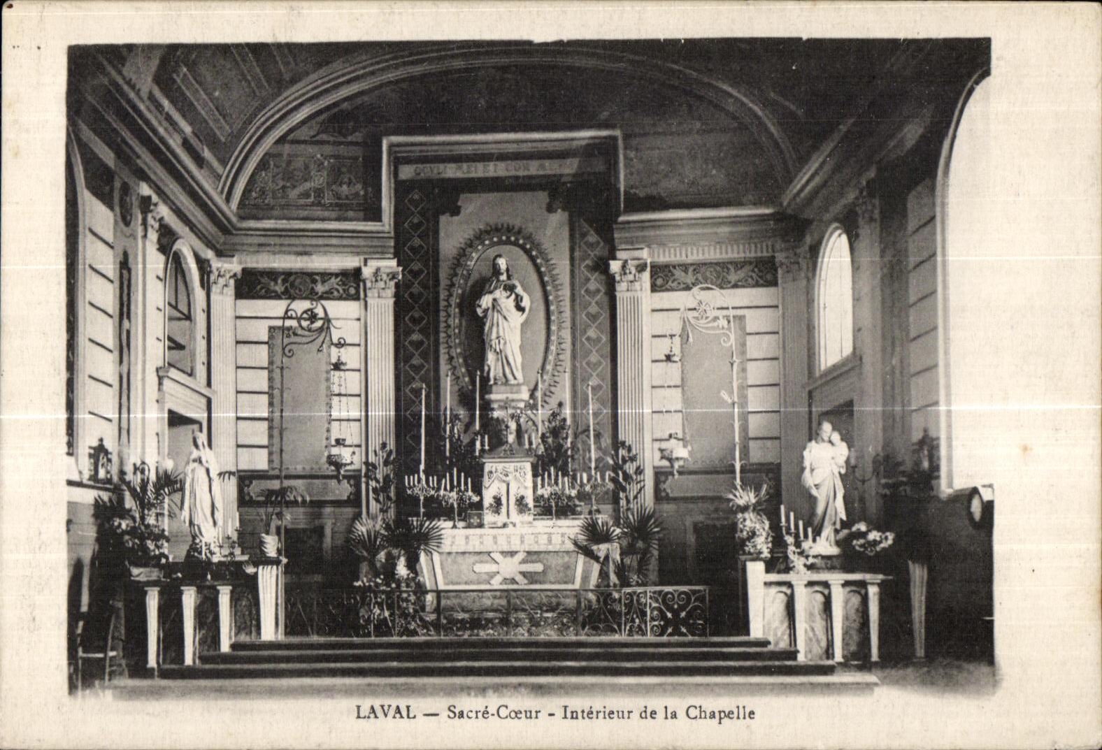 CPA Laval Sacre Coeur Interieur de la Chapelle