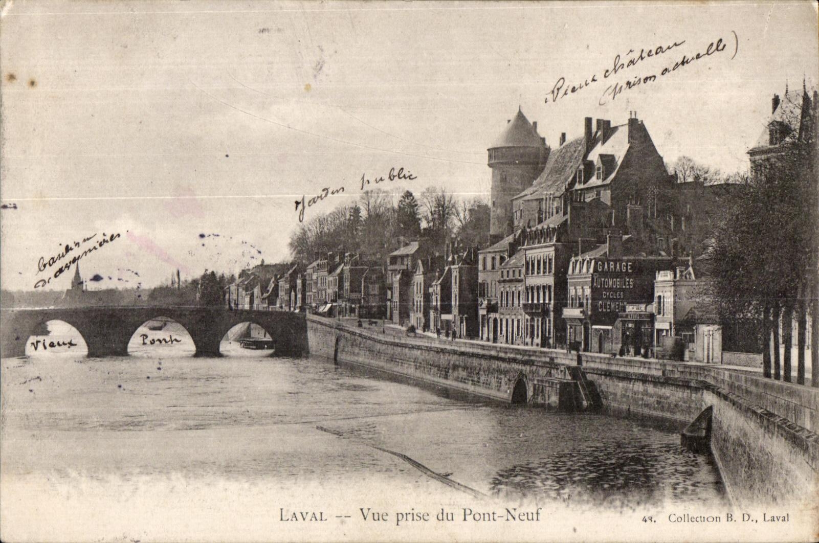 CPA Laval Vue prise du Pont Neuf