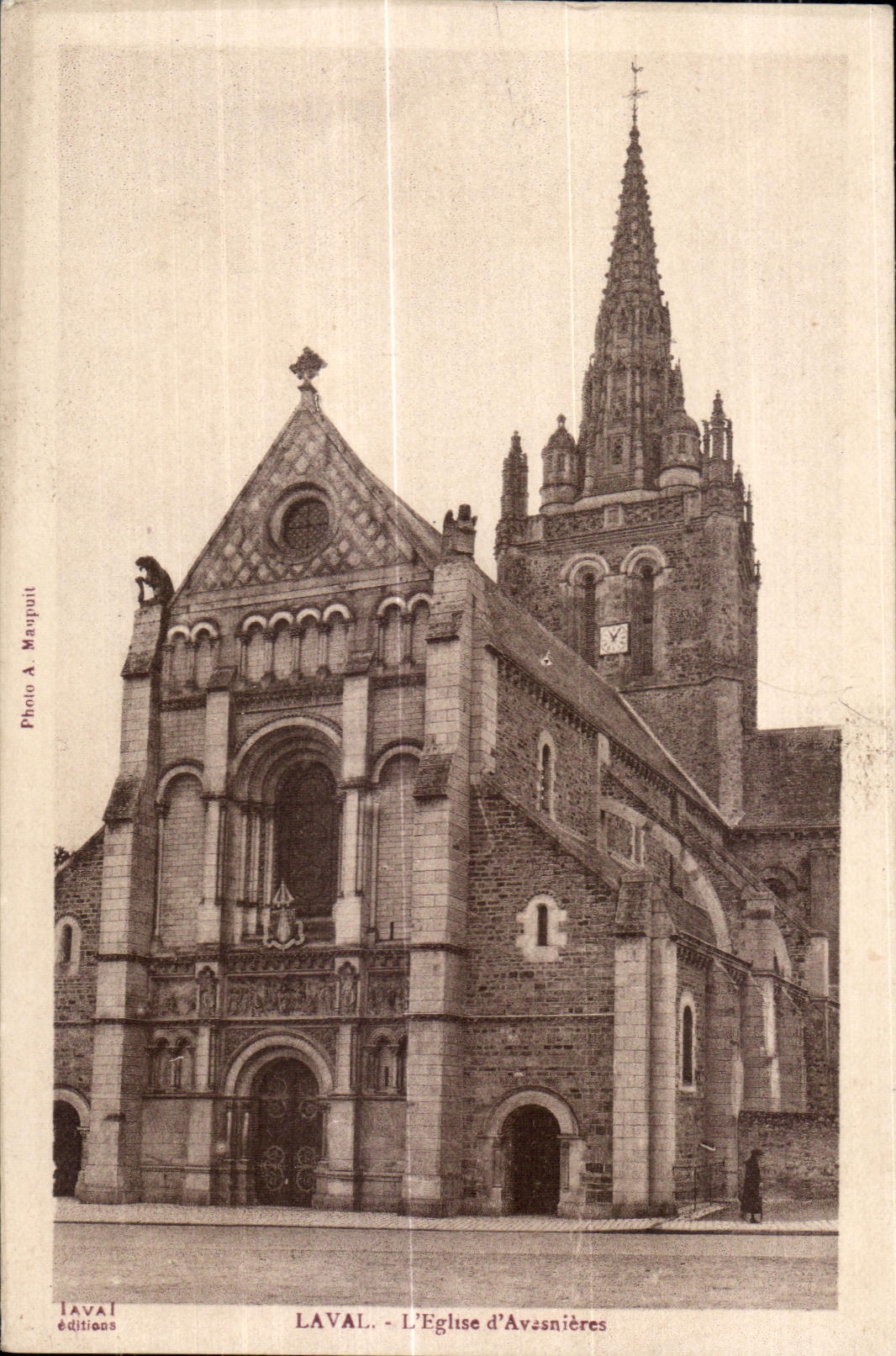 CPA Laval L Eglise d Avesnieres
