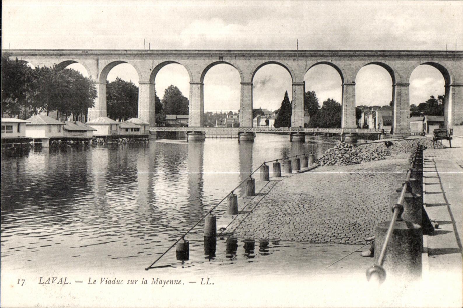 CPA Laval Le Viadue sur la Mayenne