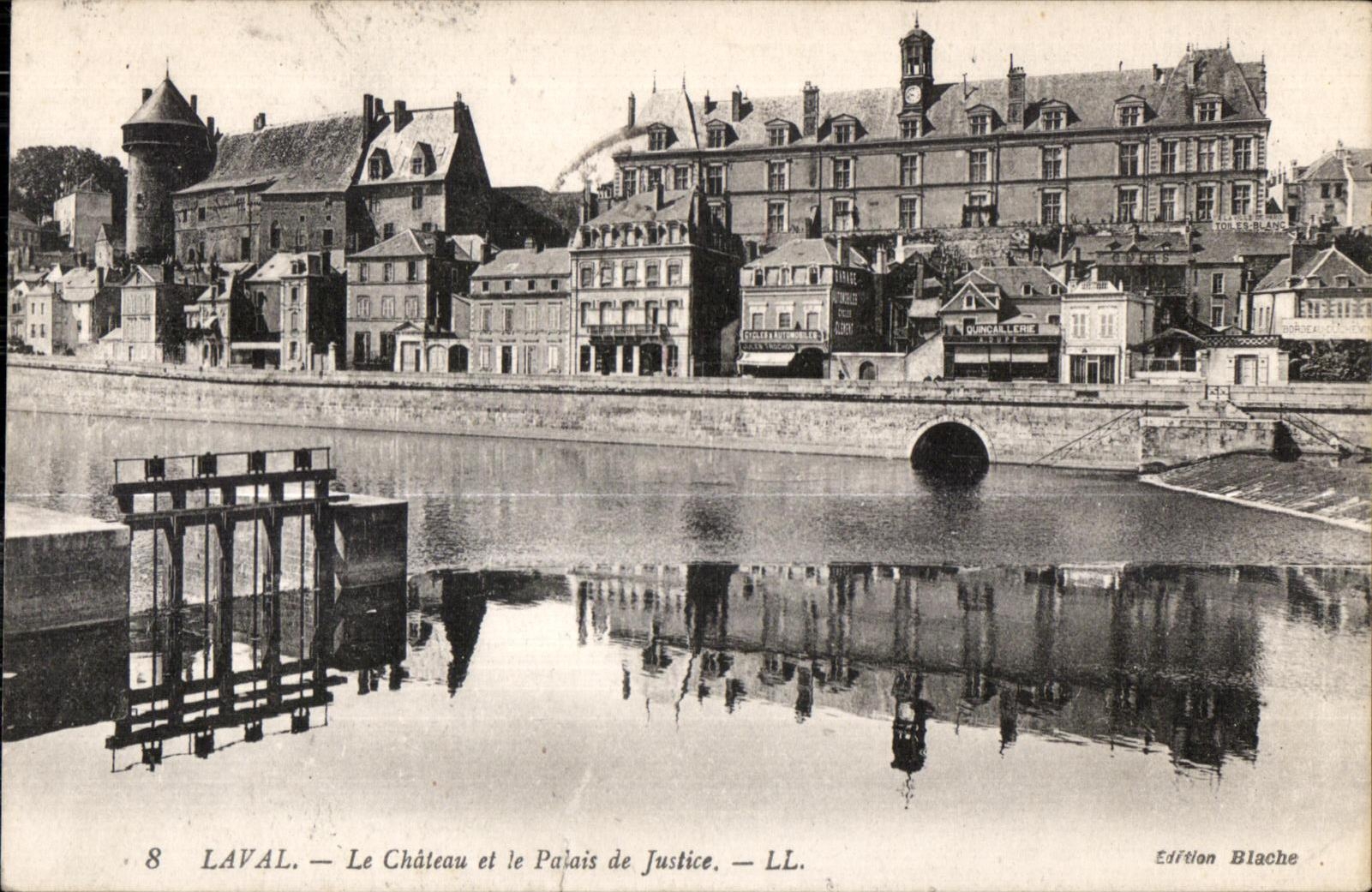 CPA Laval La Chateau et le Palais De Justice
