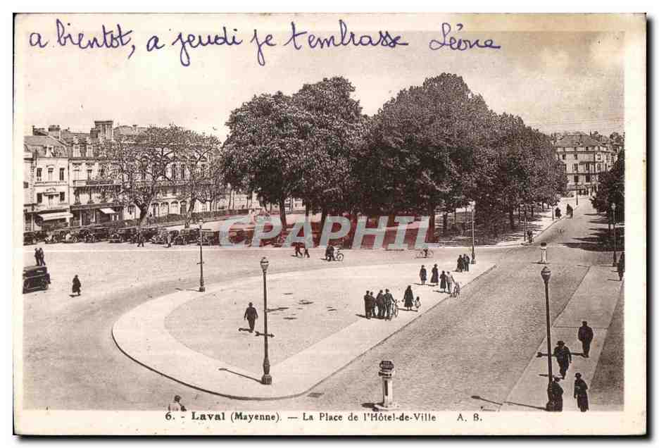 Laval (Mayenne) — La Place de l'Hôtel-de-Ville — A. B.