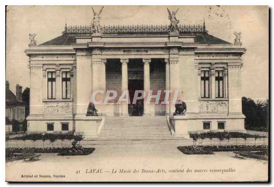 CPA Laval Musee des Beaux Arts contient des oeuvres remarquables