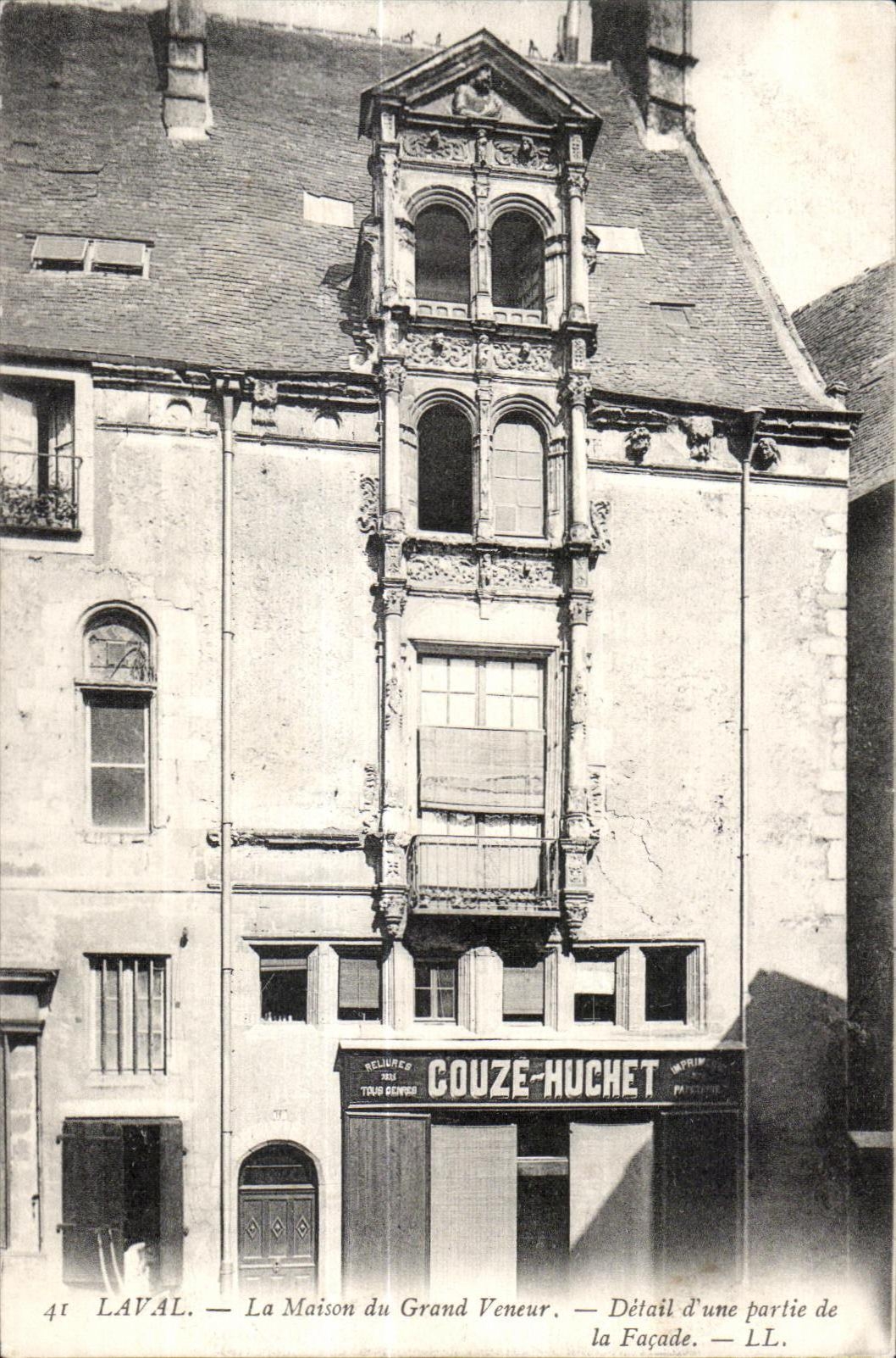CPA Laval la maison du grand veneur detail une partie de la facade Couze Huchet