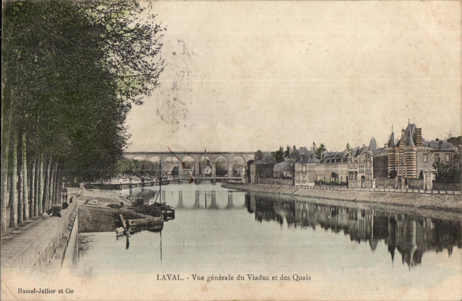 CPA Laval vue generale du viaduc et des quais 