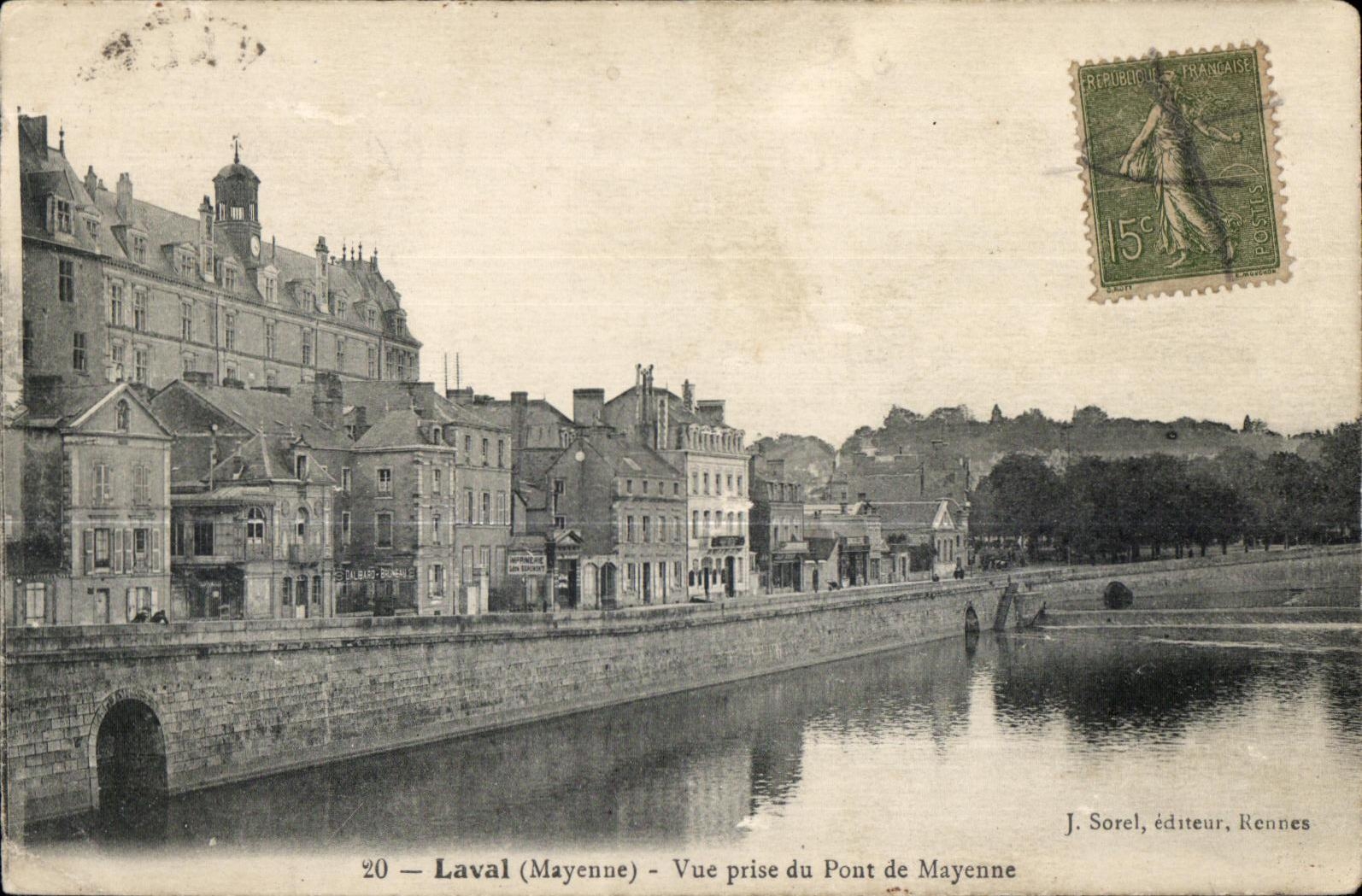 CPA Laval mayenne vue prise du pont de mayenne