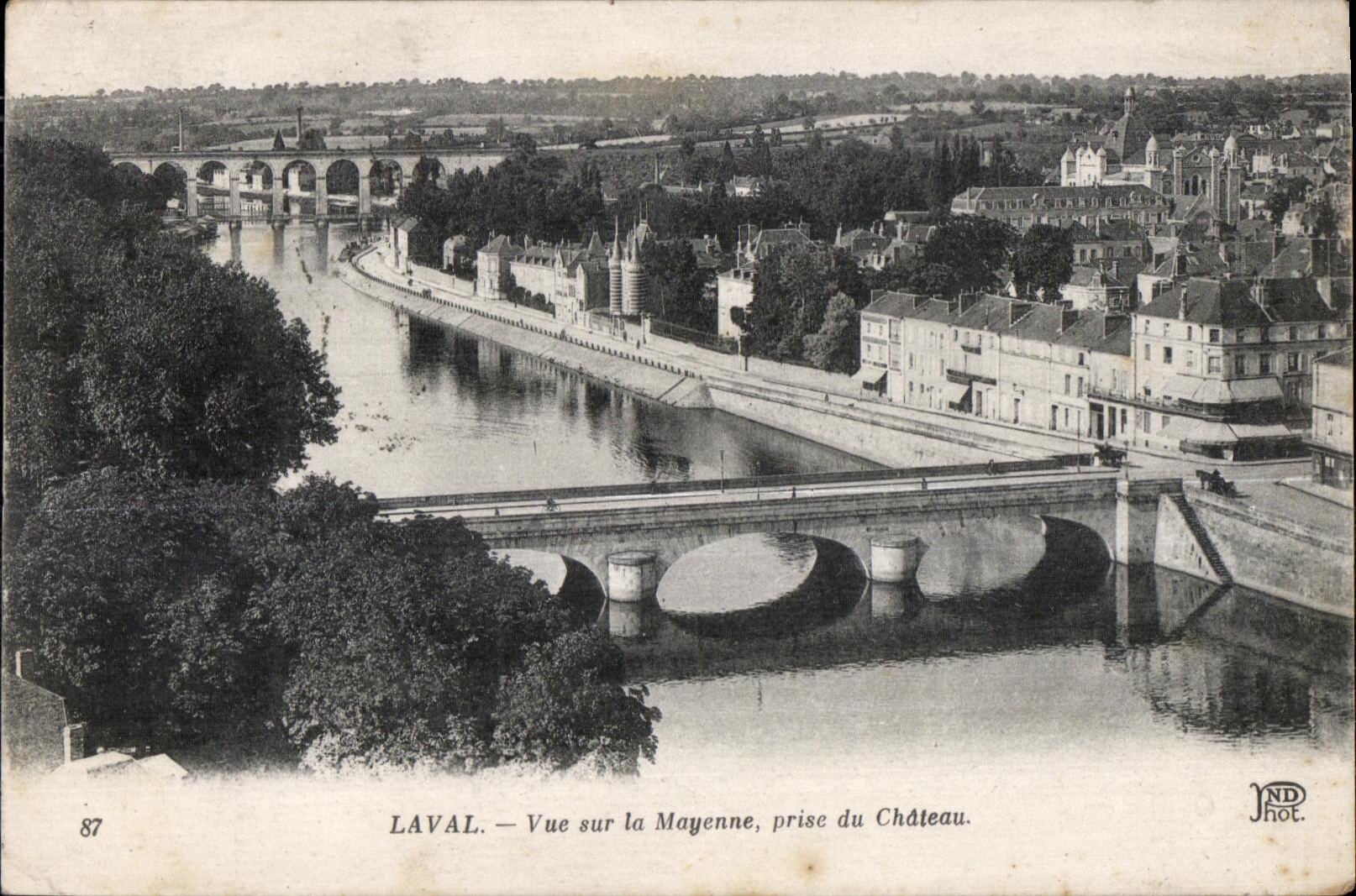 CPA Laval vue sur la mayenne prise du Chateau