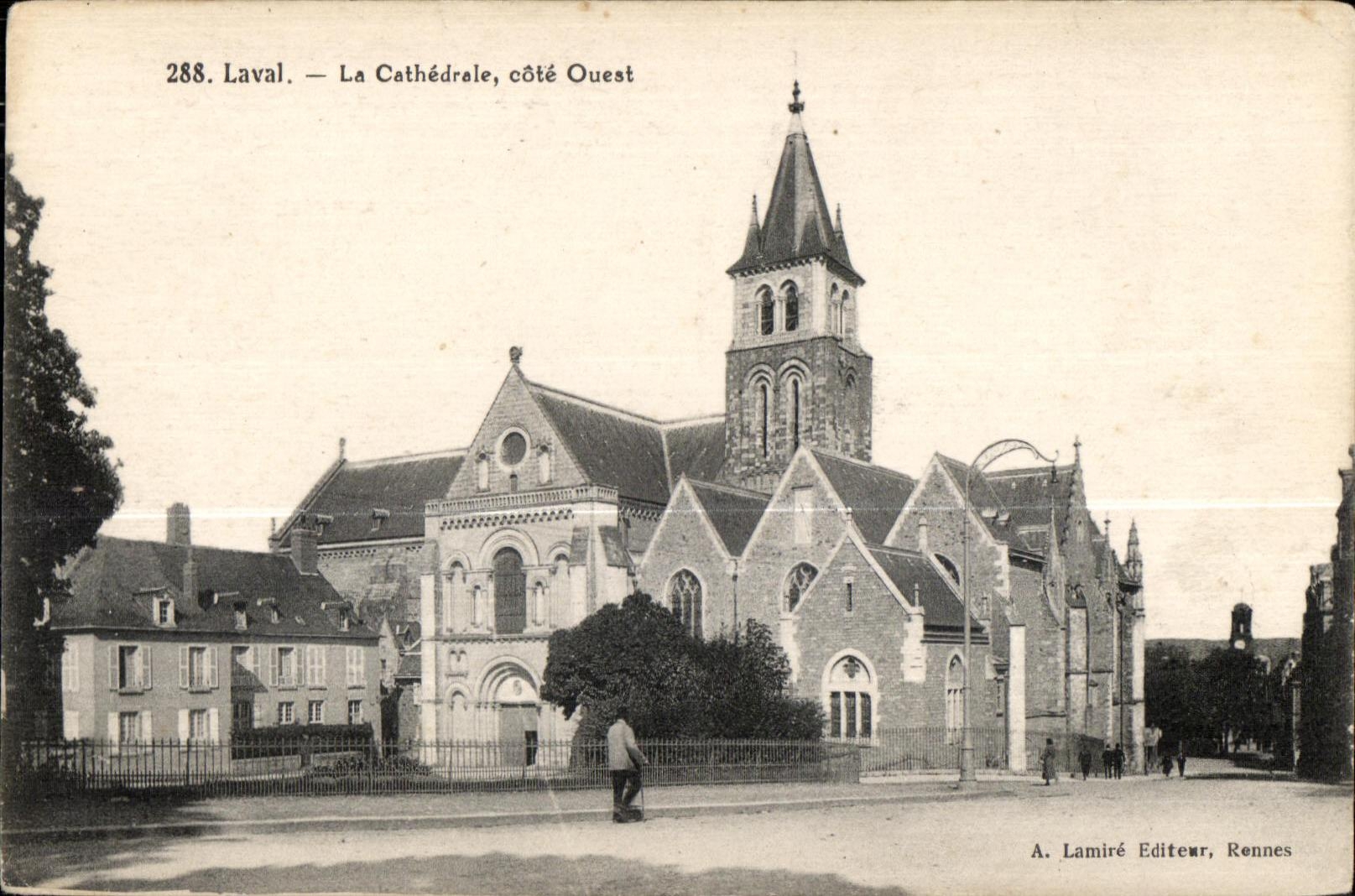 CPA Laval la cathedrale cote ouest