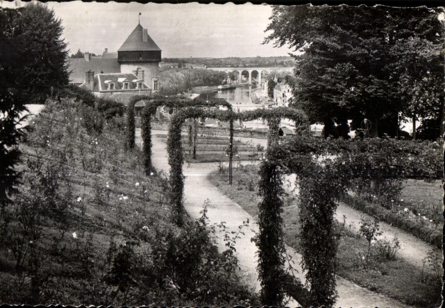 Jardin du château de La Vallée — vue sur le canal et le pont — éditeur non identifié, n° de série 53
