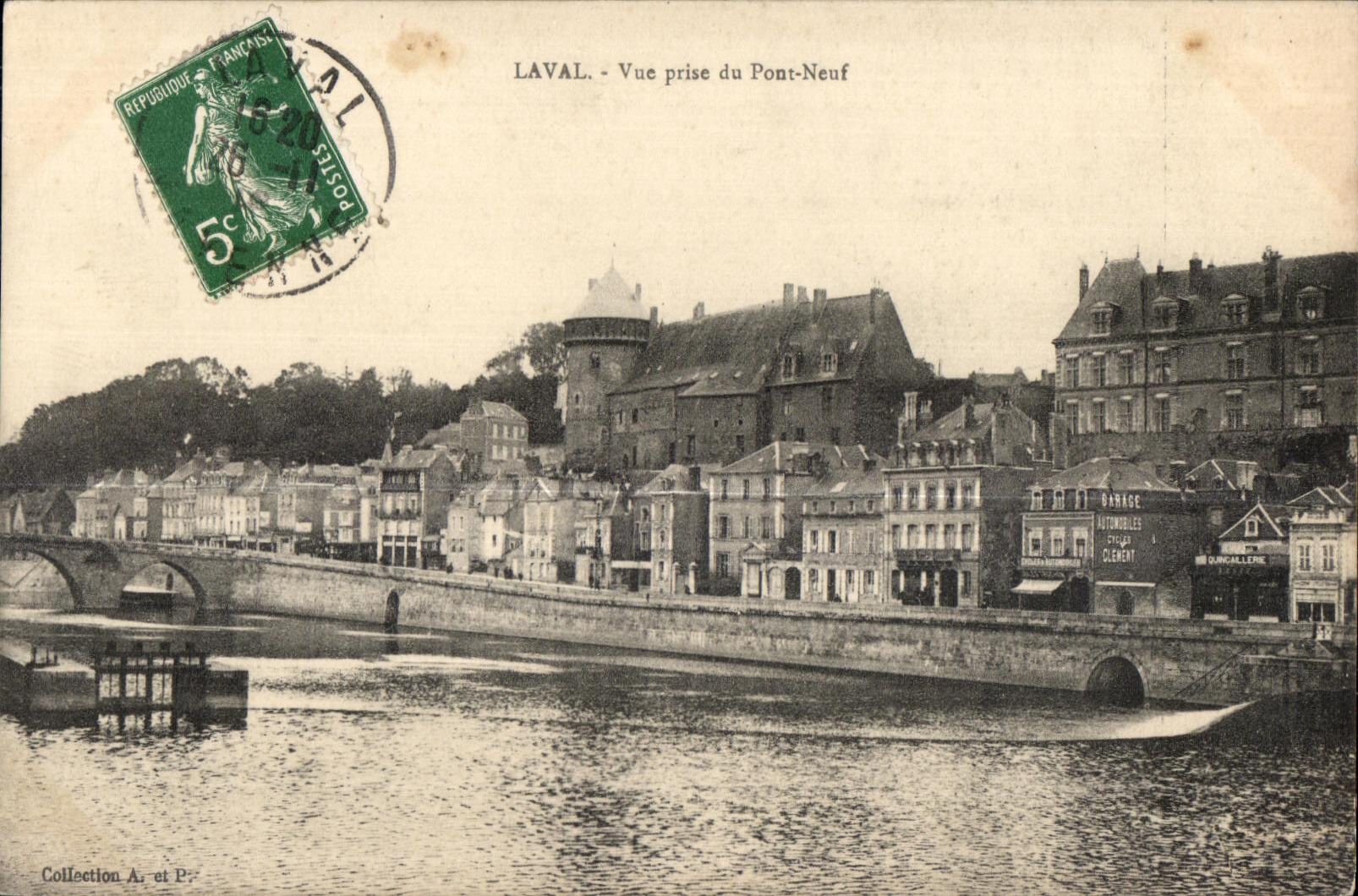 CPA Laval vue prise du pont neuf