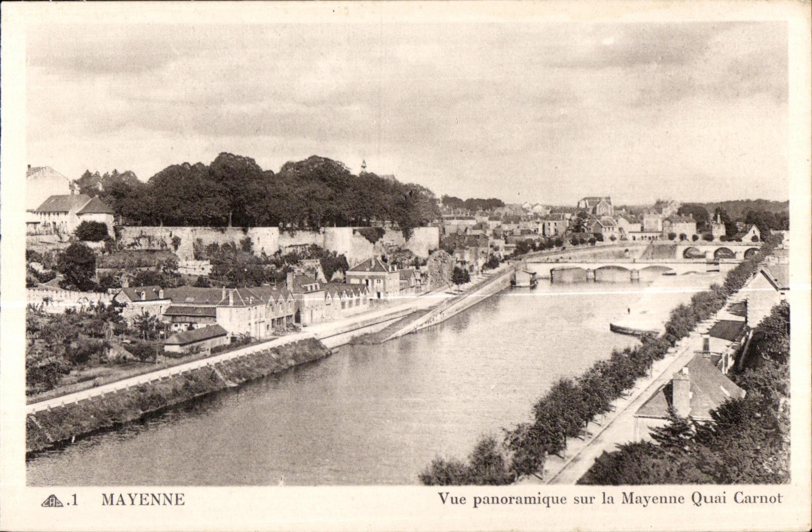 CPA Mayenne vue panoramique sur la mayenne quai carnot