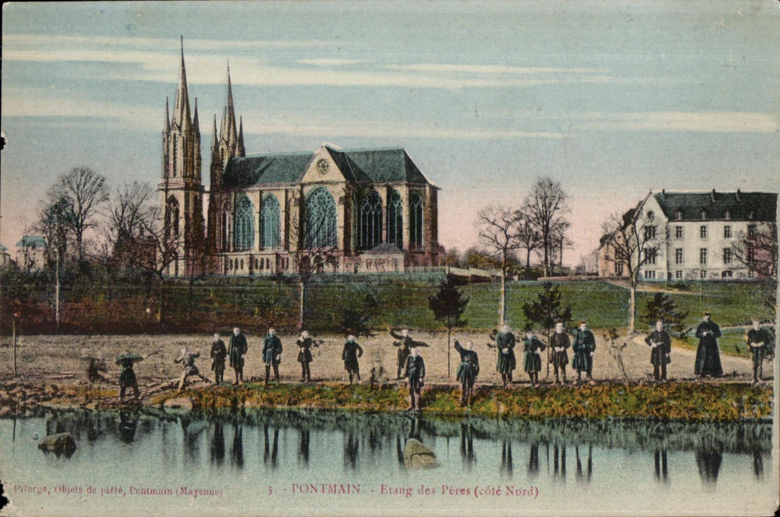 CPA Pontmain etang des Peres cote nord Enfants