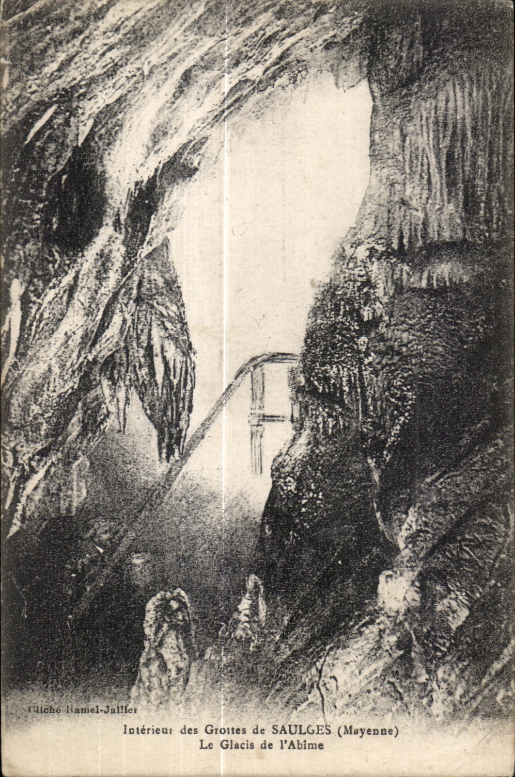 Innenansicht der Höhlen von SAULGES (Mayenne) — Der Glacis der Abgrunds — Cliché Diamel-Jallfer