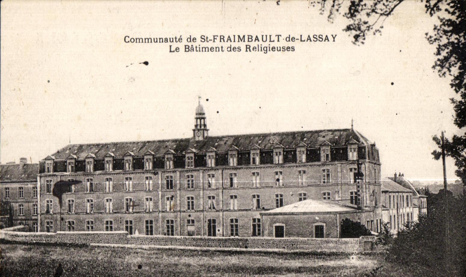 Gemeinschaft von St-Fraimbault-de-Lassay — Das Nonnenhaus — unbekannter Verleger, Seriennummer 50