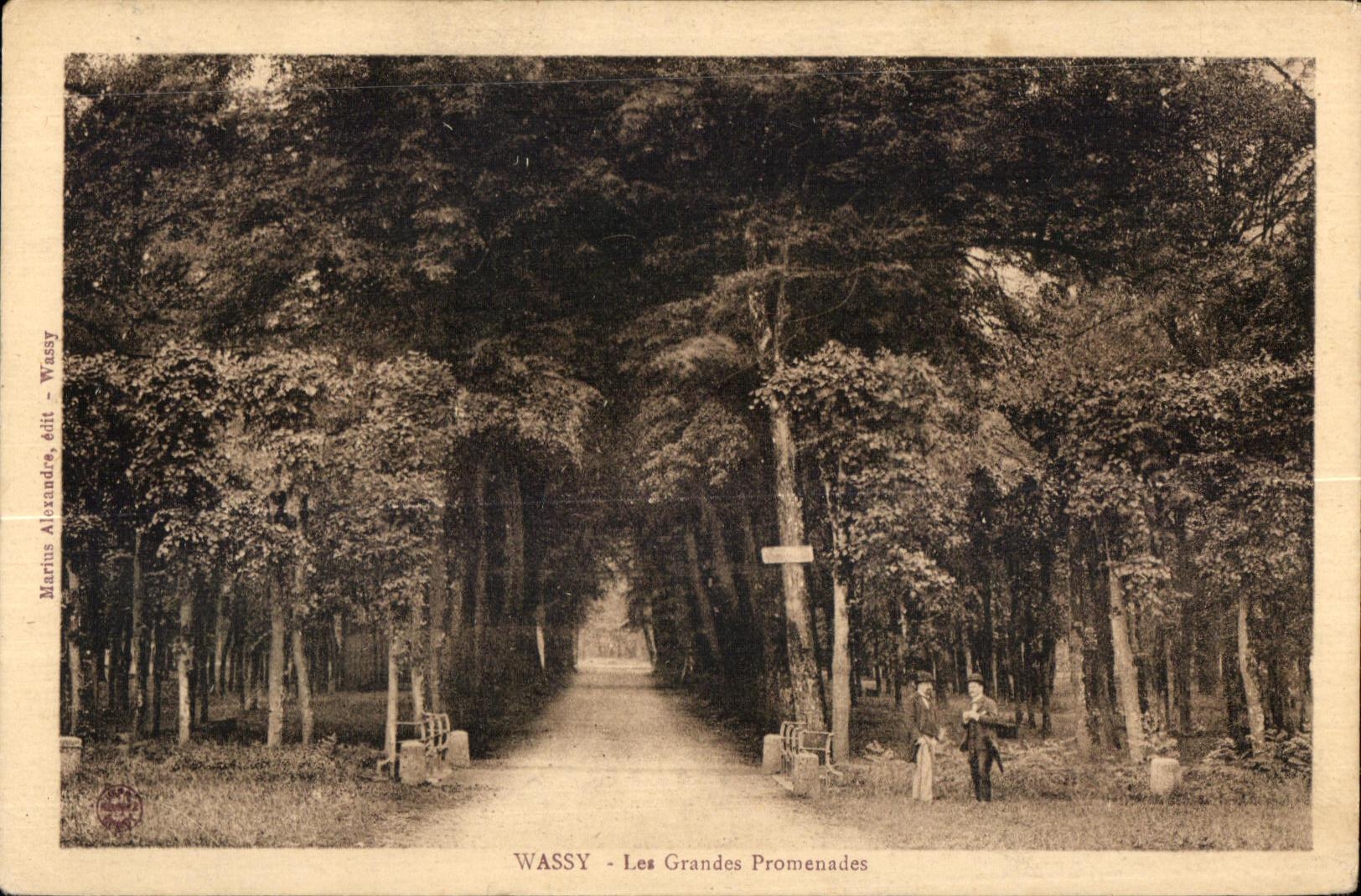 CPA Wassy Les Grandes Promenades