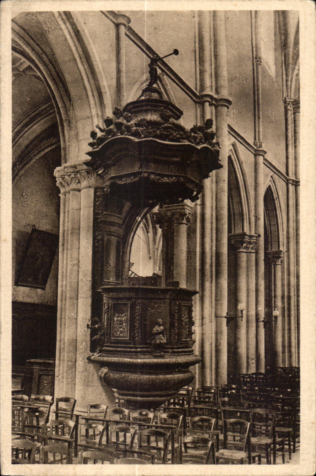 Chaumont - Église Saint-Jean — La chaire du sculpteur Bouchardon