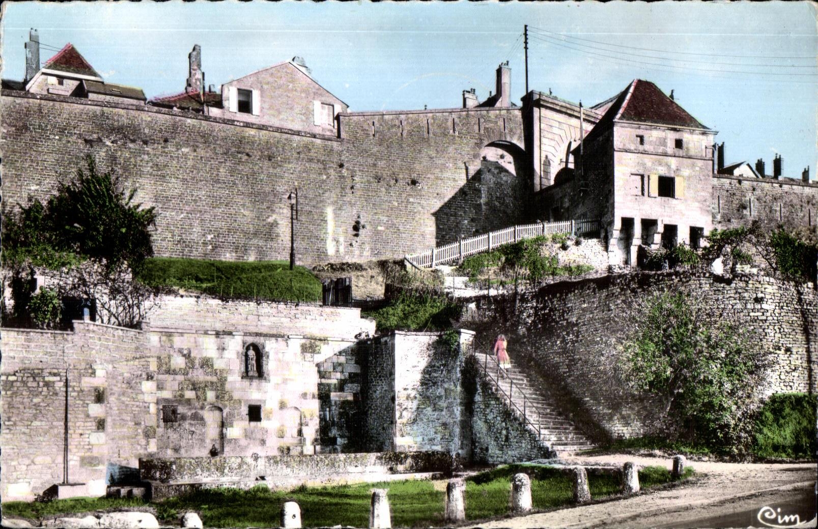 Langres (Haute-Marne) — Remparts et Porte de l'Hôtel de Ville — Combière Imp. & Photog. Véritable