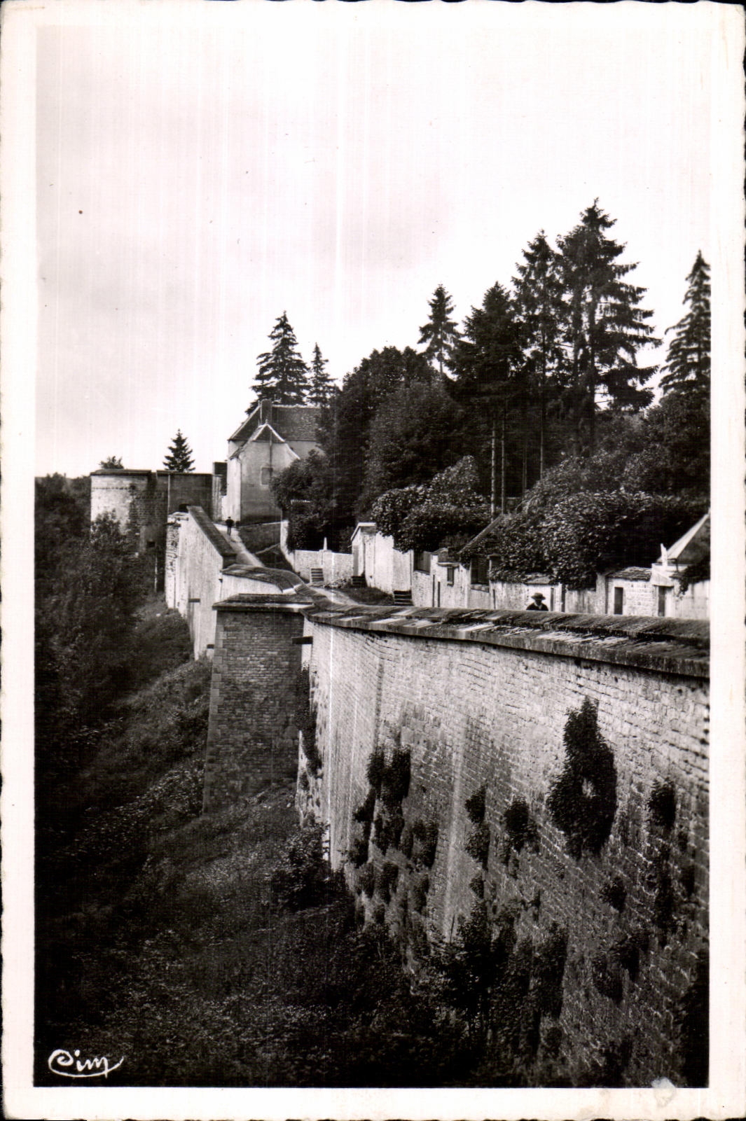 Langres (Haute-Marne) — Chemin de ronde des remparts — Cim
