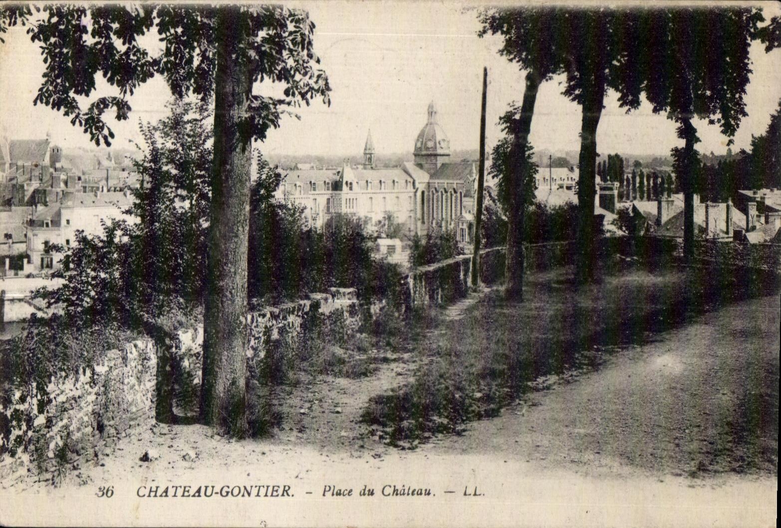 CPA Chateau Gontier Place du Chateau