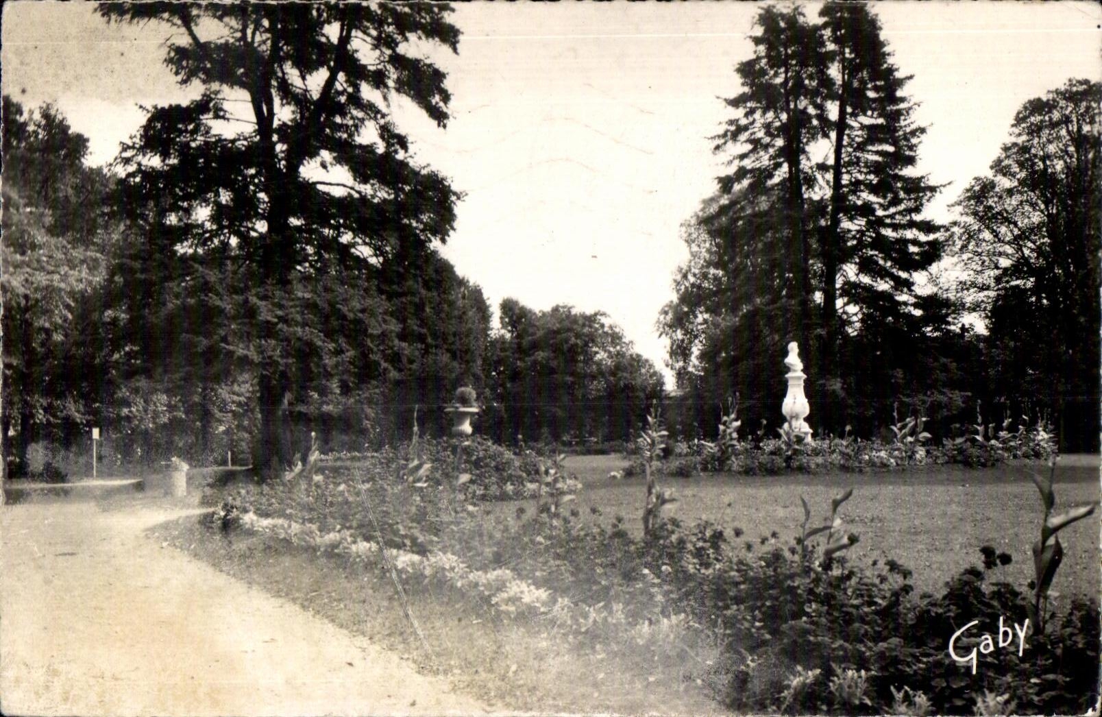 CPA Chateau Gontier Jardin du Bout du Monde Charles Layson