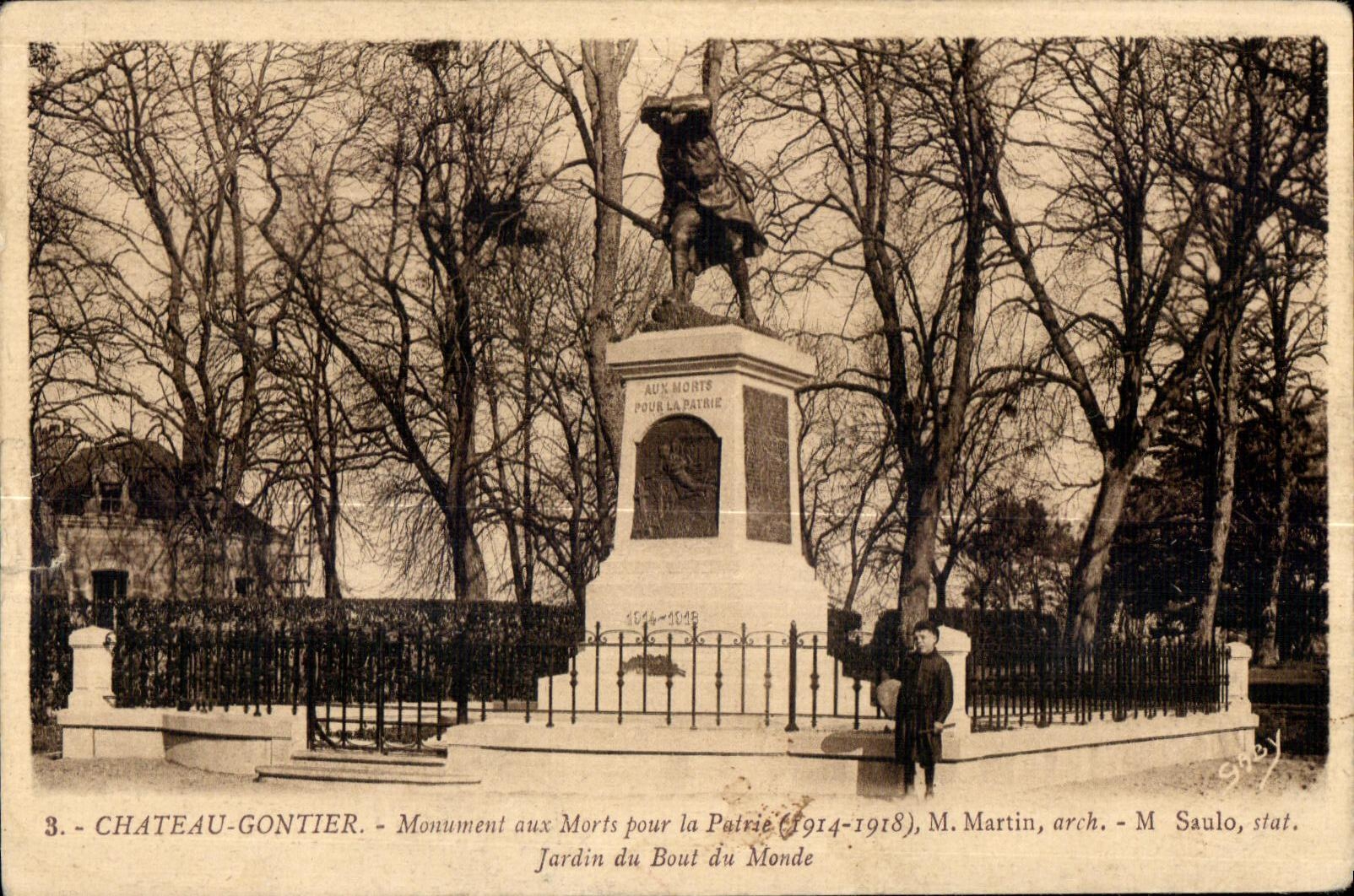 CPA Chateau Gontier Monument aux morts pour la Patrie Jardin du Bout du Monde