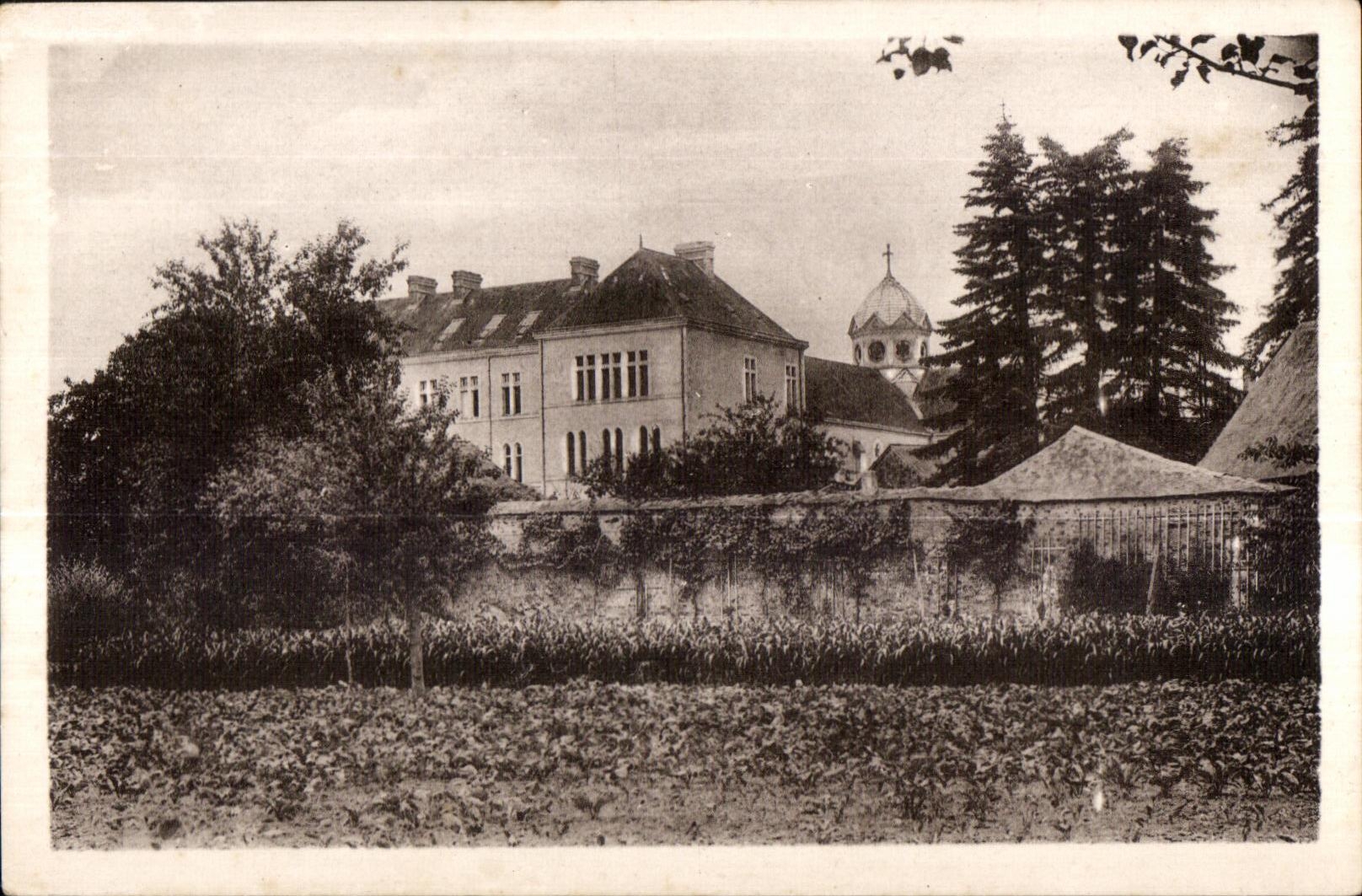 CPA Craon Monastere des Benedictins du Saint Sacrement Dome de l eglise 