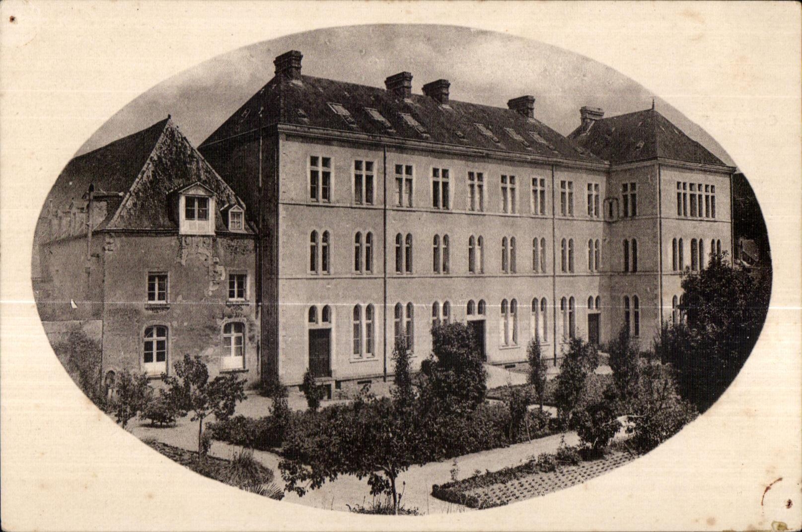 CPA Craon Monastere des Benedictines du Saint Sacrement Facade Sud