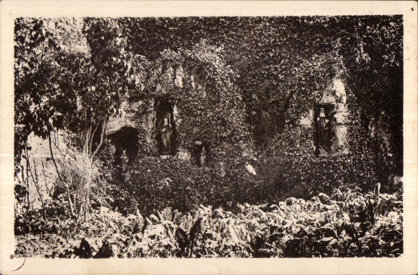 CPA Craon Monastere des Benedictions du Saint Sacrement Grottes de Saint Benoit eyt de Sainte Scolasique
