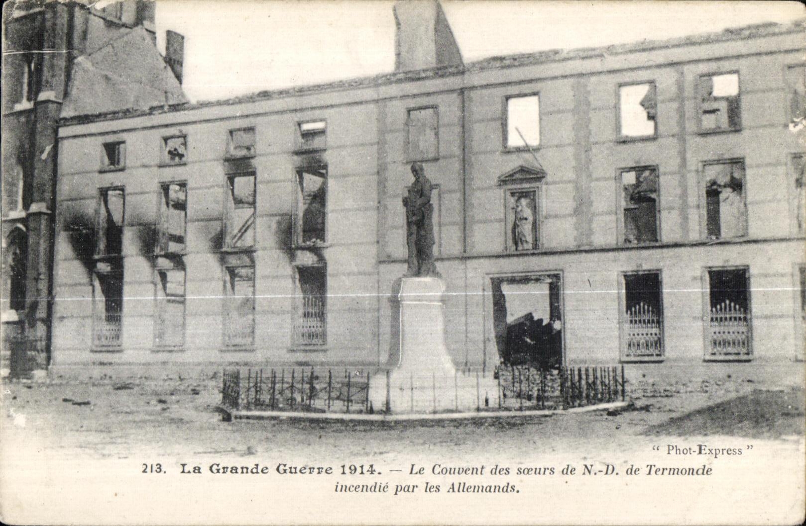 Le Couvent des sœurs de N.-D. de Termonde — incendié par les Allemands — Phot-Express, n°213