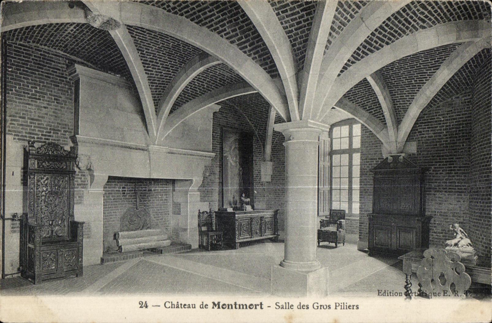 CPA Montmort Chateau de Salle des Gros Piliers