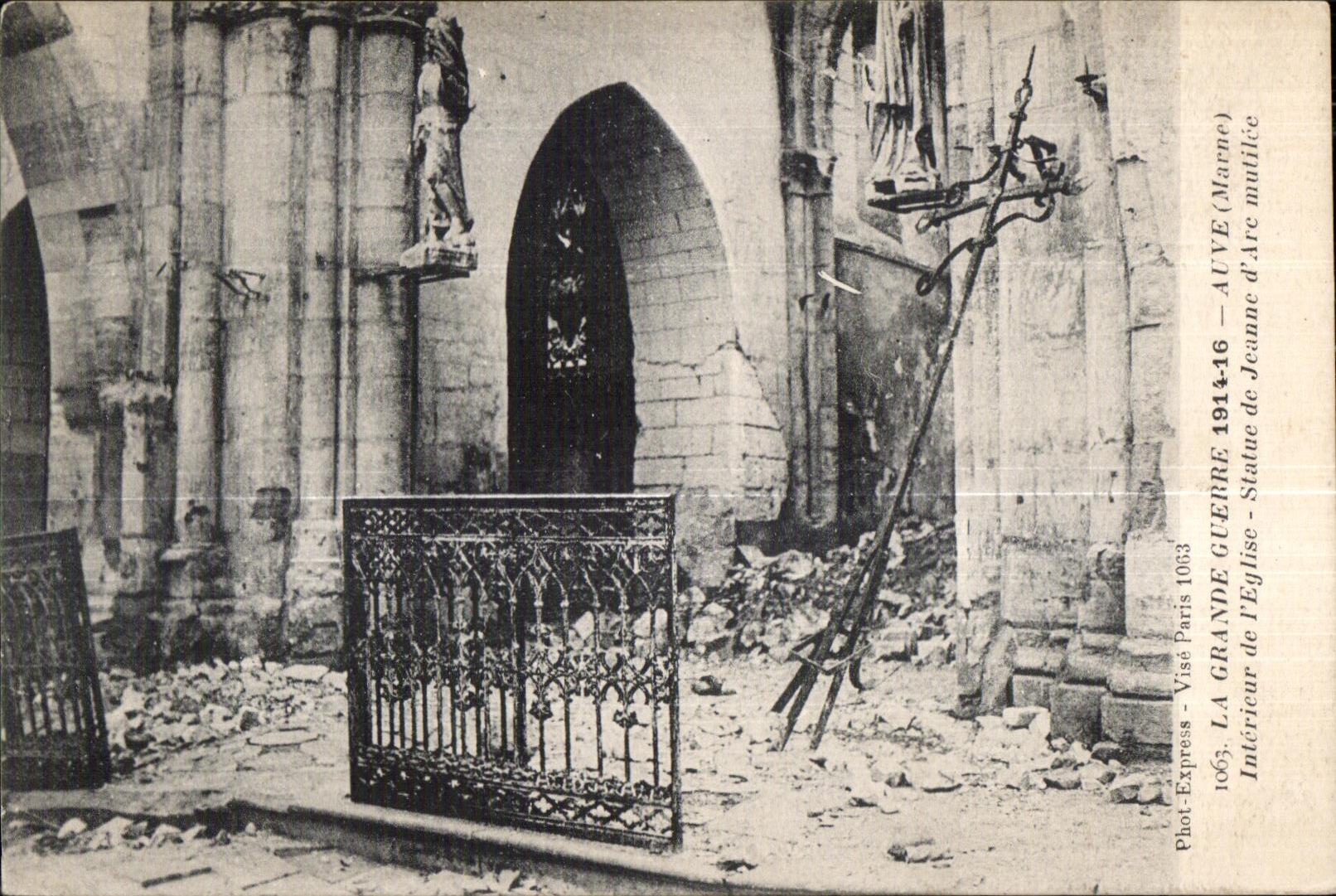 Auve (Marne) — Intérieur de l'église détruite — Phot-Express Paris 1063